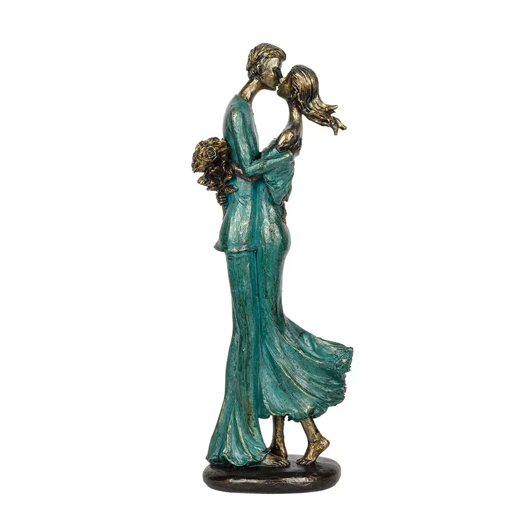 Ornament - Lady &amp; Man Kissing - Resin