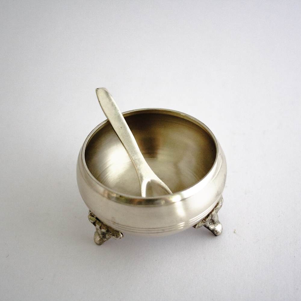 Bowl and Spoon Set - Small on Feet